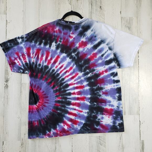Gildan Side Fan Feathered Lavender Fuchsia Black Tie Dye T-Shirt Size Large - Picture 6 of 6